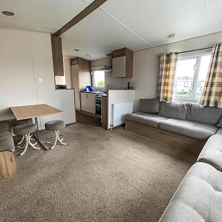 Superb 6 Berth Caravan At St Osyth Beach, Near Clacton-On-Sea Ref 28008Mc Exteriör bild