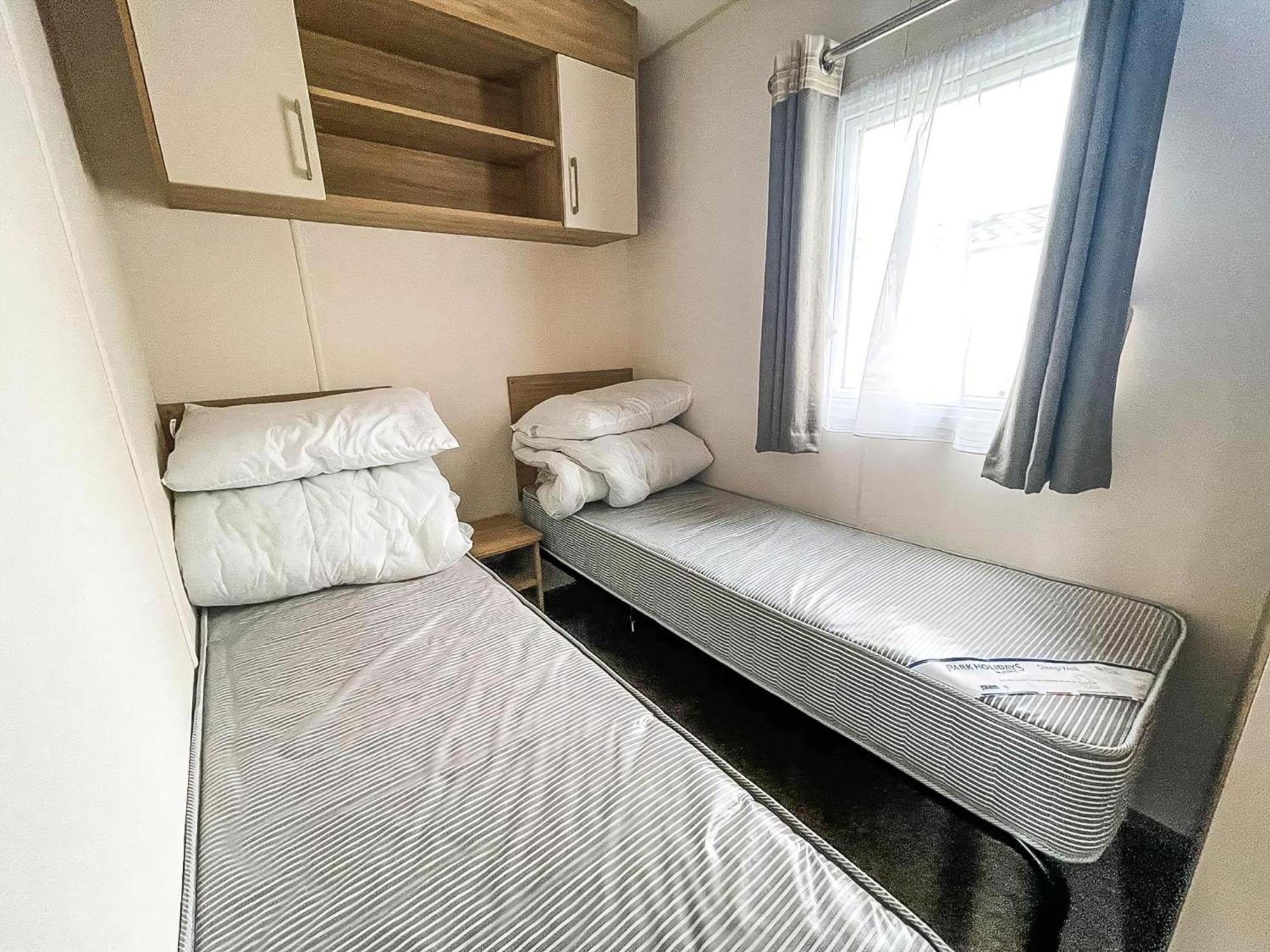 Superb 6 Berth Caravan At St Osyth Beach, Near Clacton-On-Sea Ref 28008Mc Exteriör bild